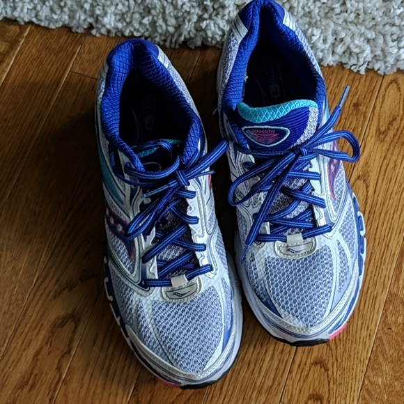 saucony narrow shoes